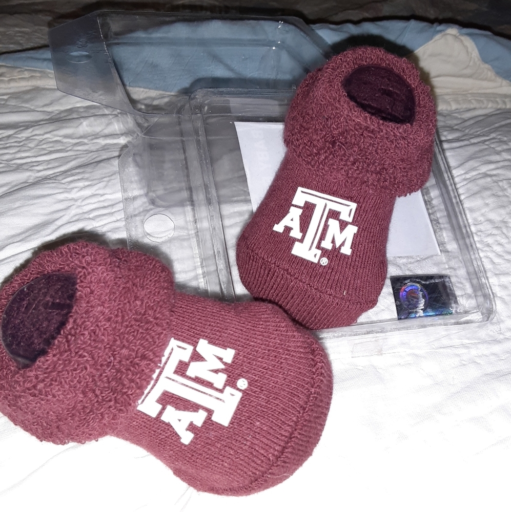 🌺3/$20 College Baby booties 🌺